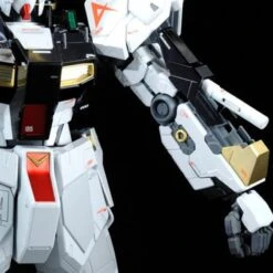 BANDAI GUN83651 GUNPLA 1/100 RX-93 NU GUNDAM VER. KA TITANIUM FINISH -Jouet Modèle Boutique 4543112865755 4 800x800 1